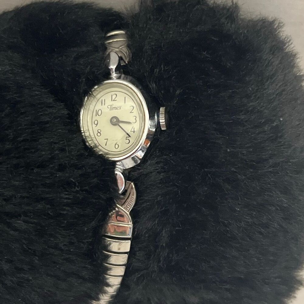 Vintage Timex Women's Silver Tone Manual Wind Oval Stainless Stretch Band Watch